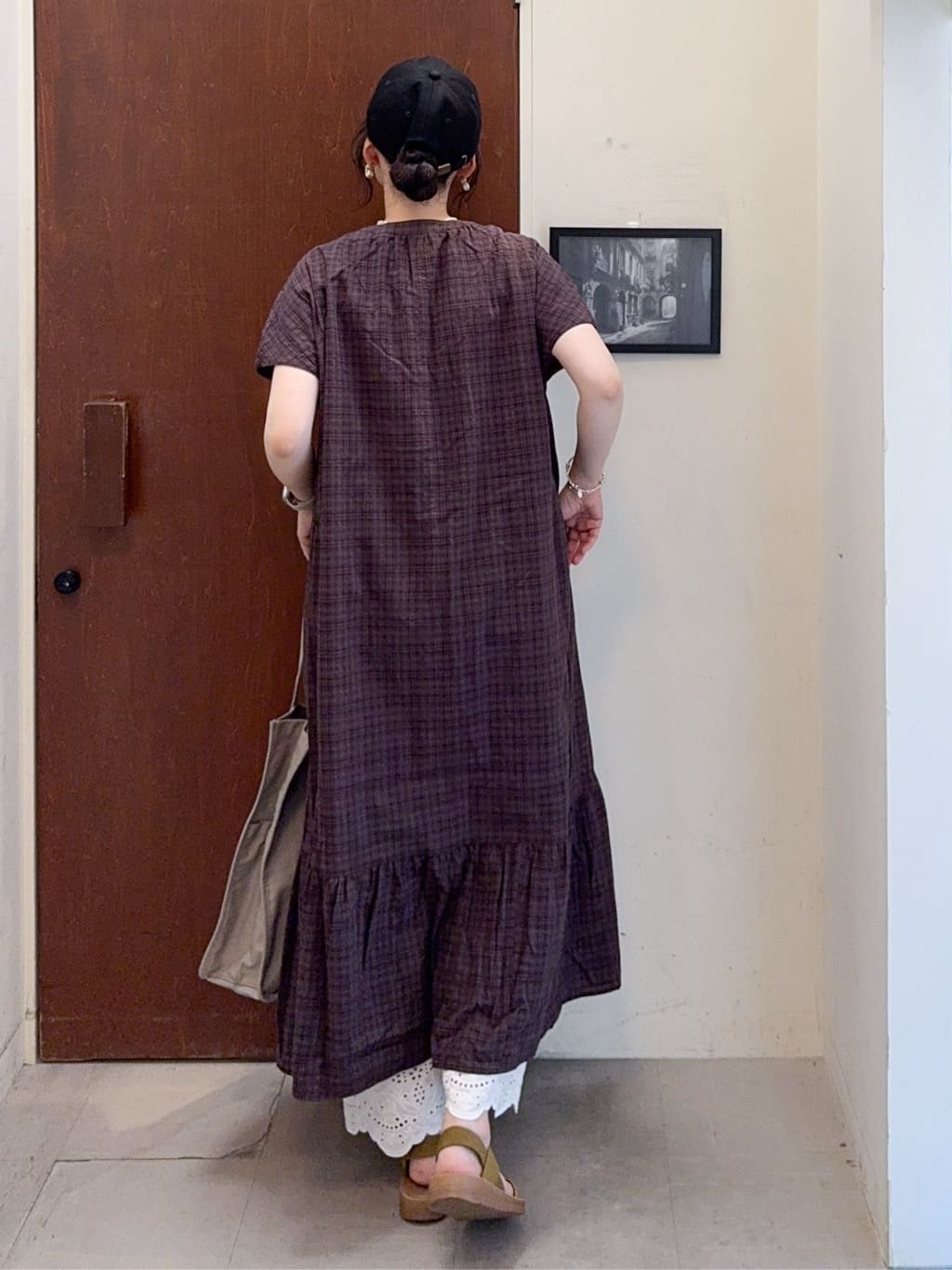 𝐇𝐢𝐫𝐨𝐦𝐢さんの「SHOO･LA･RUE｜【S-LL】華やかさをプラスする 裾刺繍ストレートパンツ」を使ったコーディネート