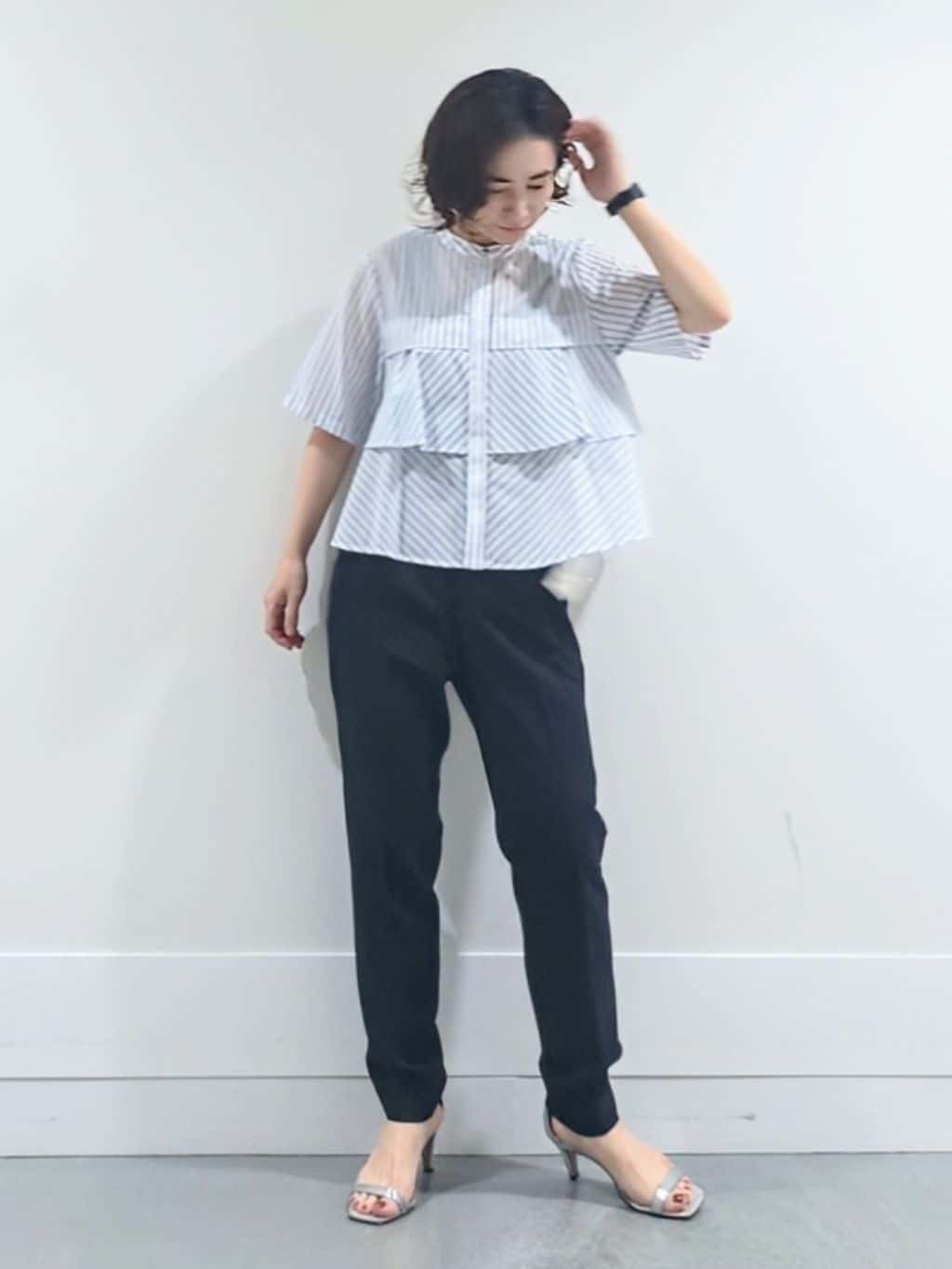 ミズタさんの「UNTITLED｜【短丈/前ボタン/五分袖】ストライプフリルシャツ」を使ったコーディネート