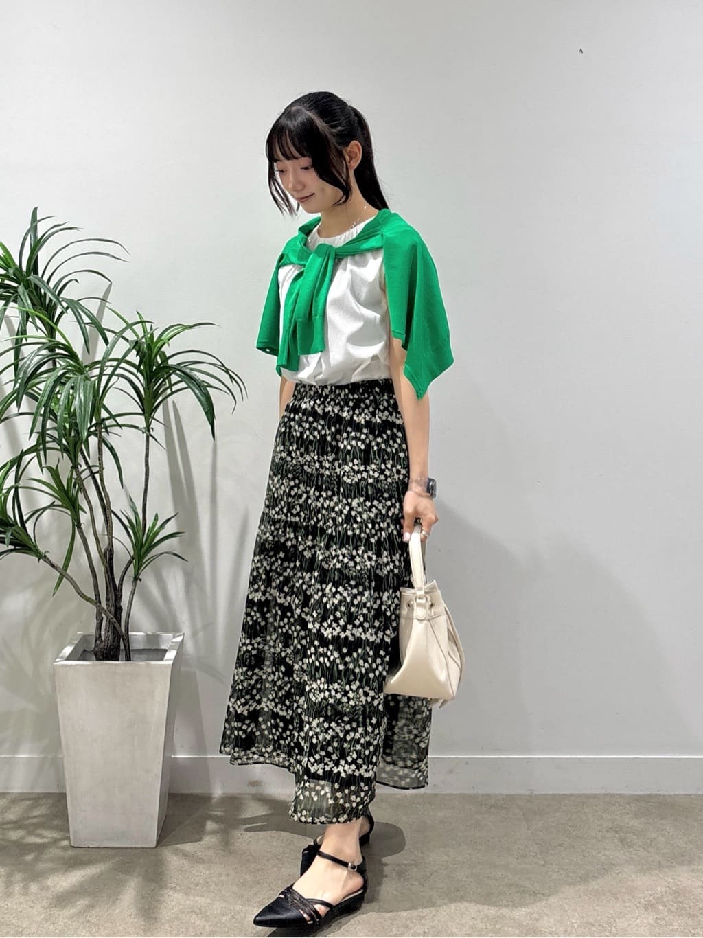 ibukiさんの「INDIVI｜【クールエアー素材／UVケア／吸汗速乾】エアリータックブラウス」を使ったコーディネート