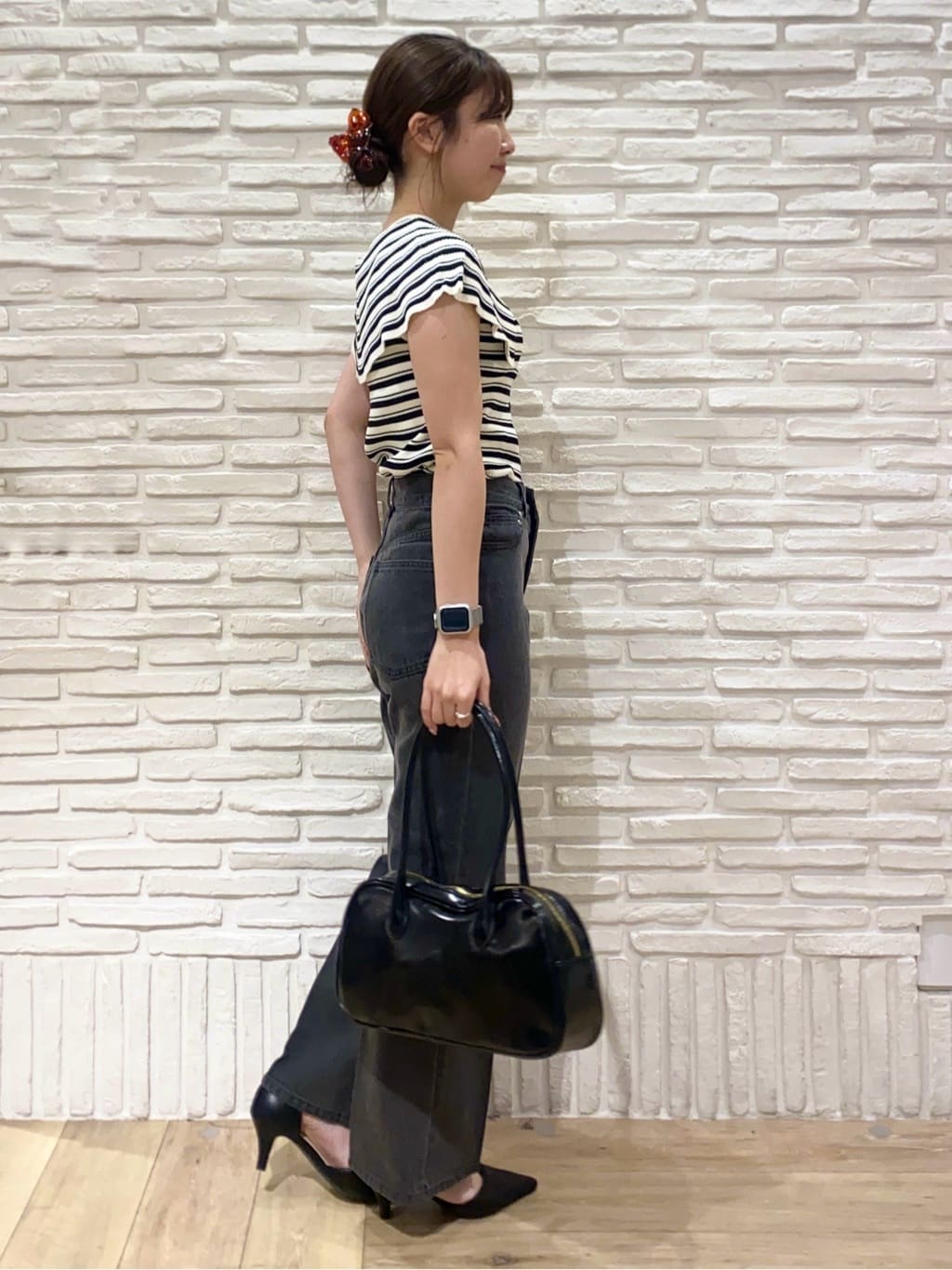 KARENさんの「index｜前後2wayオフショルビッグカラーニット【洗濯機洗い可／抗ピル】」を使ったコーディネート