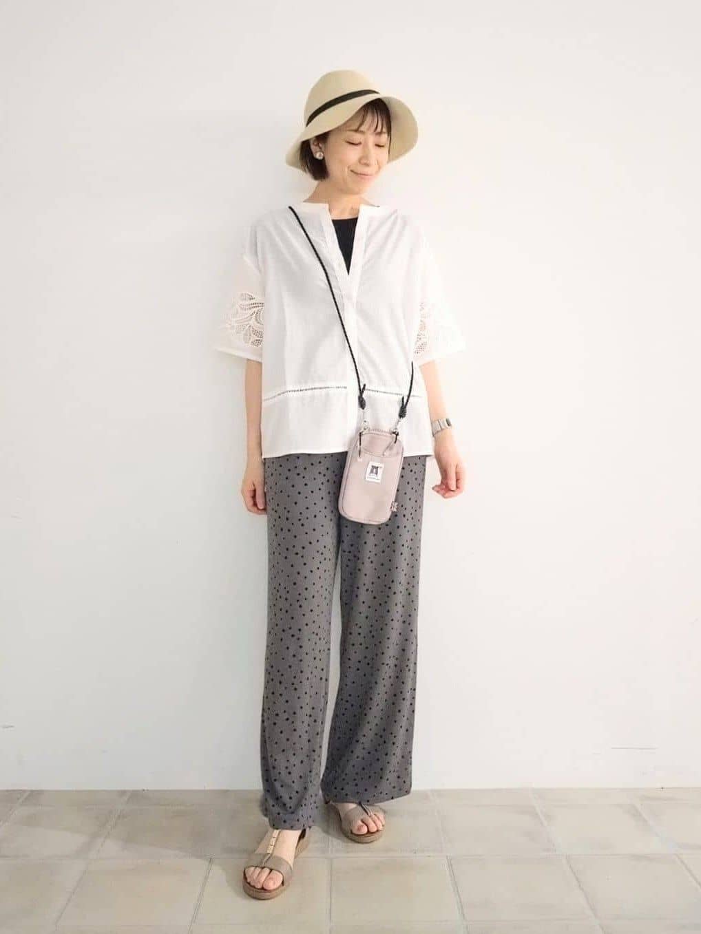 miomioさんの「SHOO･LA･RUE｜【S-LL/6分袖】レースデザインで華やか見え お袖刺繍ブラウス」を使ったコーディネート