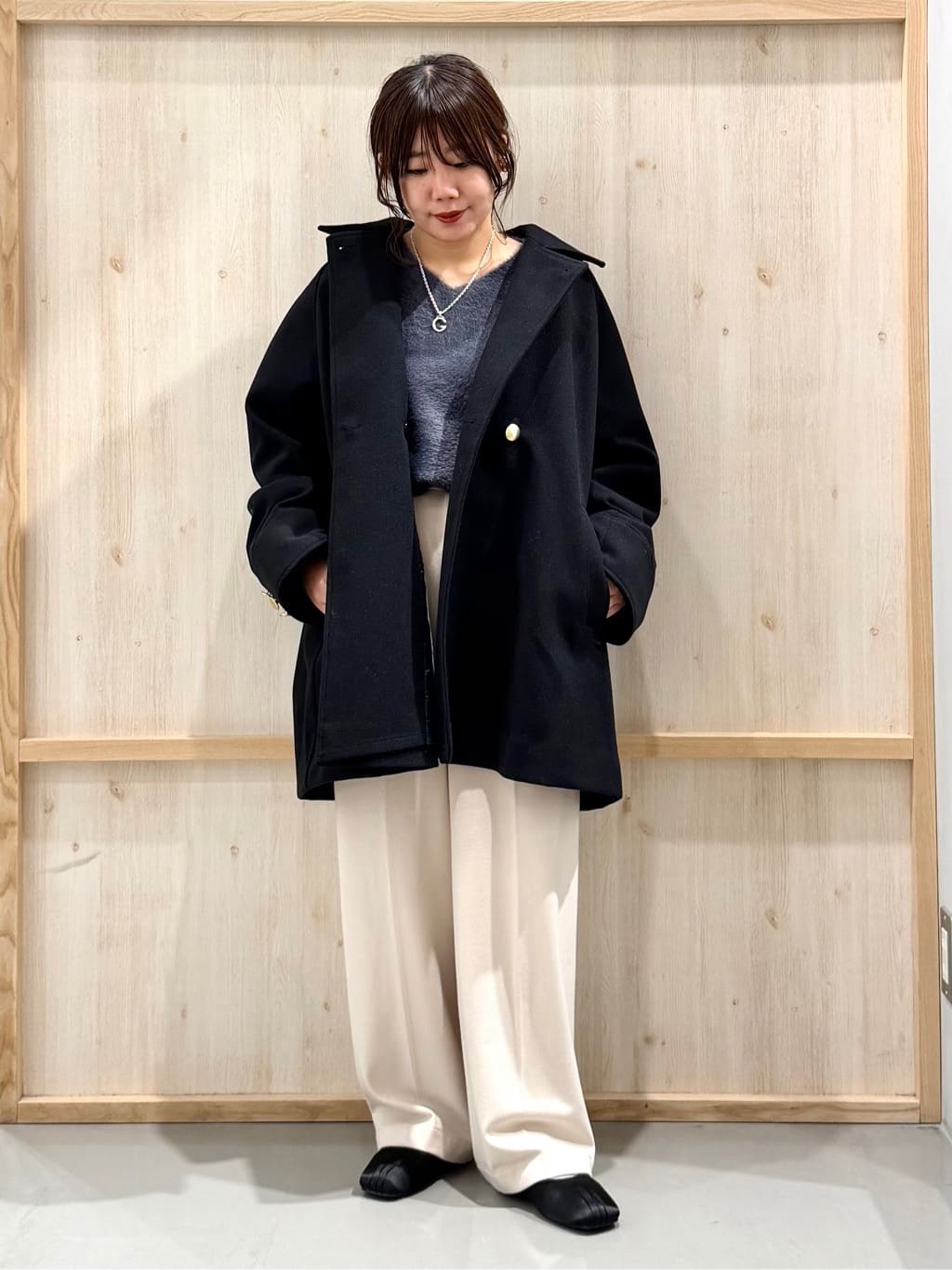 nanaさんの「THE SHOP TK｜クラシカルな装い ウールライクスタンドカラーコート」を使ったコーディネート