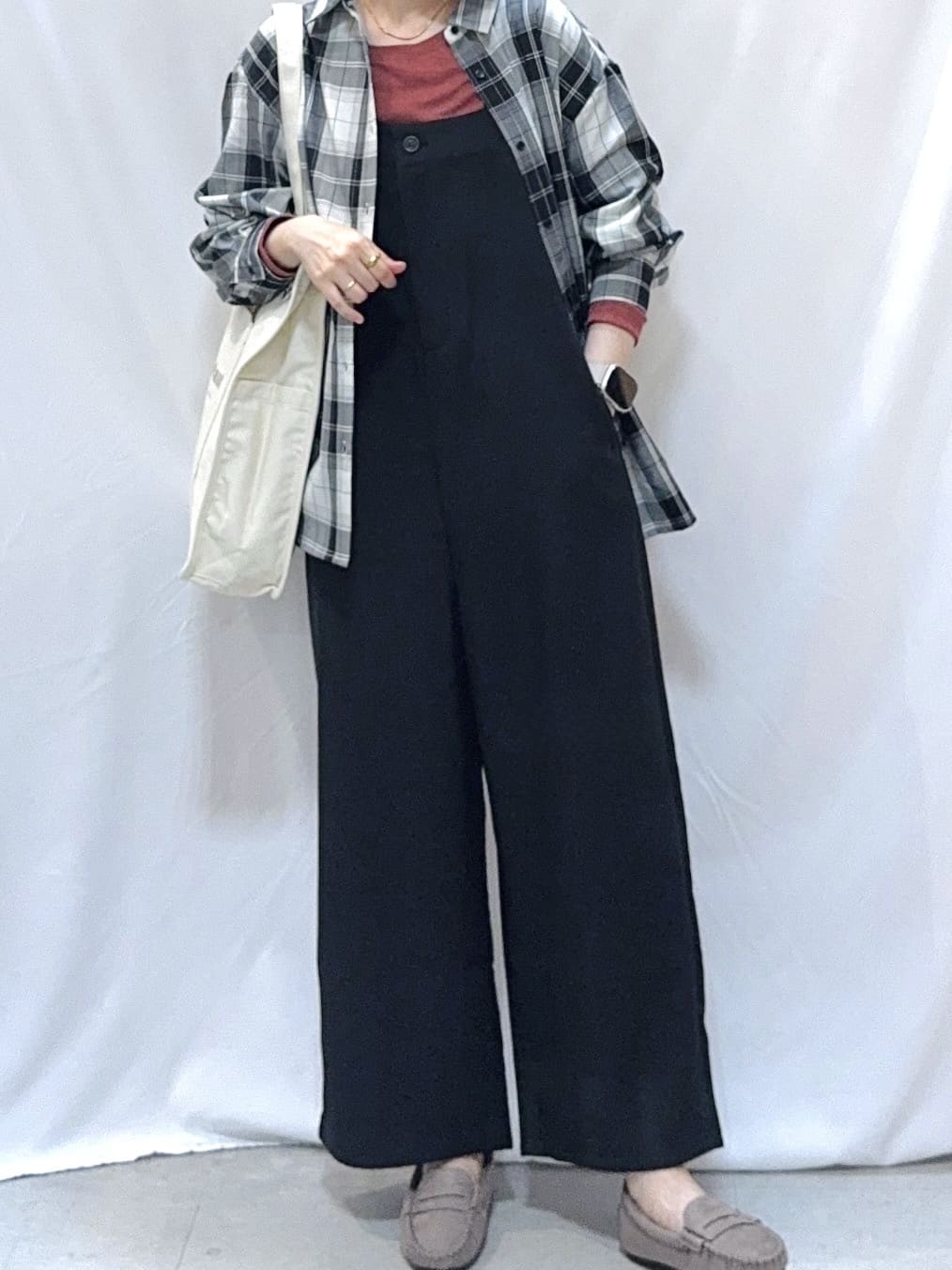 𝐇𝐢𝐫𝐨𝐦𝐢さんの「SHOO･LA･RUE｜【洗濯機可/S-LL】程よい抜け感 大人のチェックシャツ」を使ったコーディネート