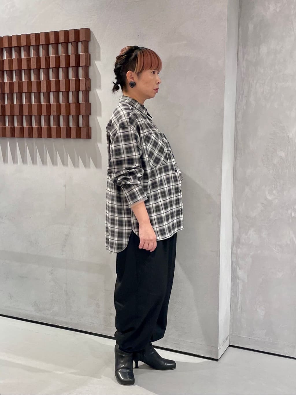 KOUさんの「INDIVI｜オンブレチェックシャツ」を使ったコーディネート