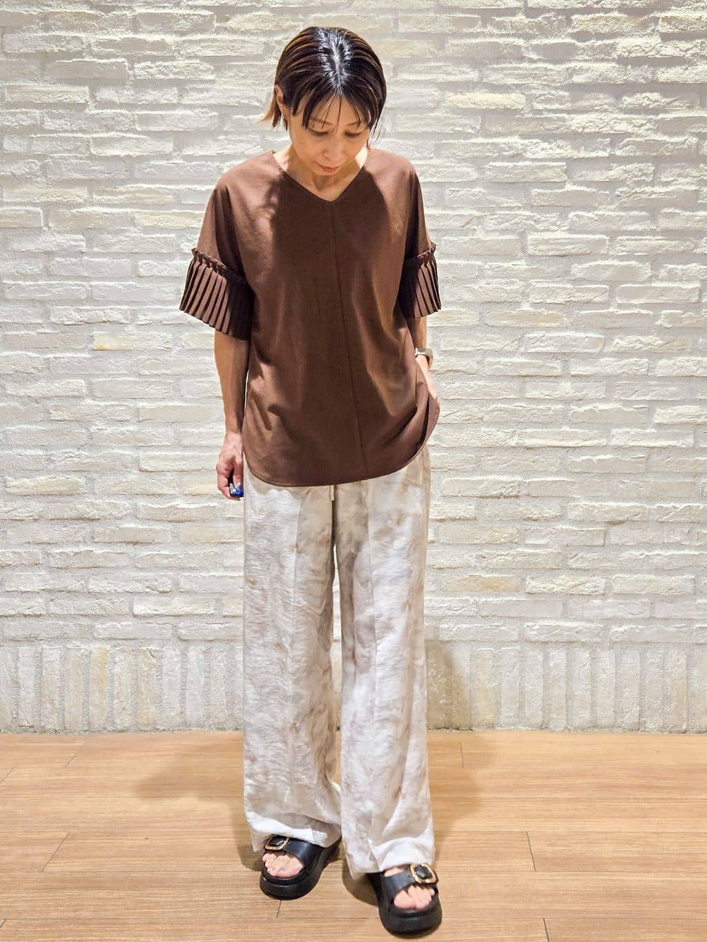 yoshimiさんの「OPAQUE.CLIP｜プリーツスリーブドッキングトップス【洗濯機洗い可】」を使ったコーディネート