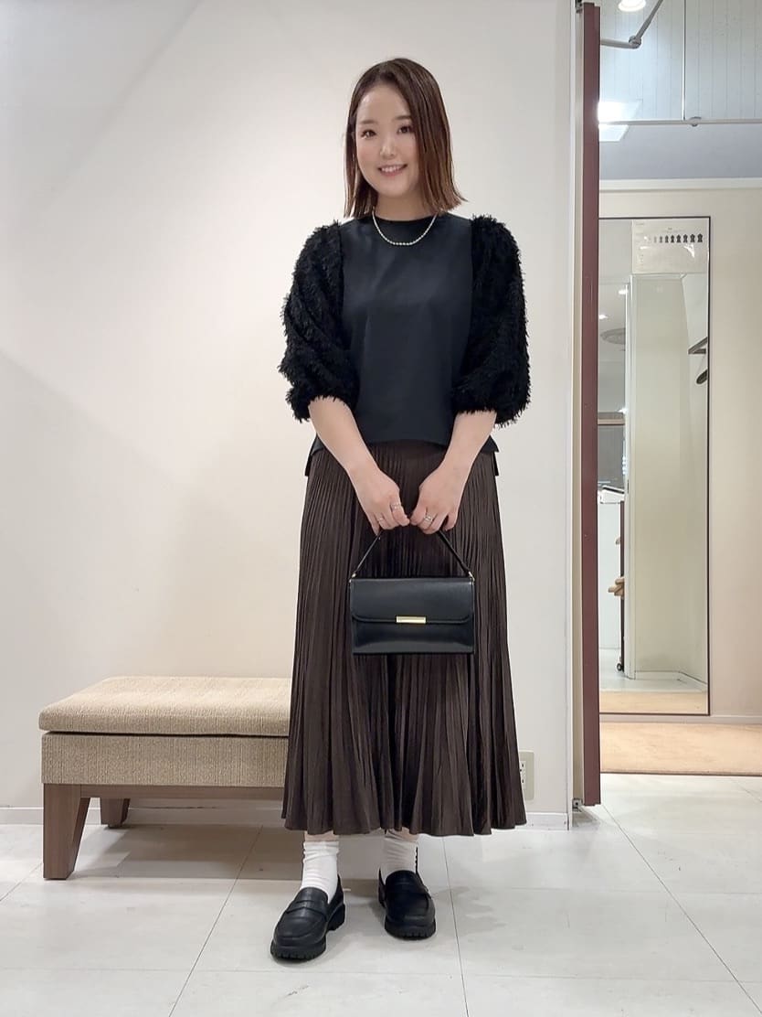 YUIさんの「UNTITLED｜【丸首/Tシャツ風/短丈】シャギースリーブ ポンチカットソー」を使ったコーディネート