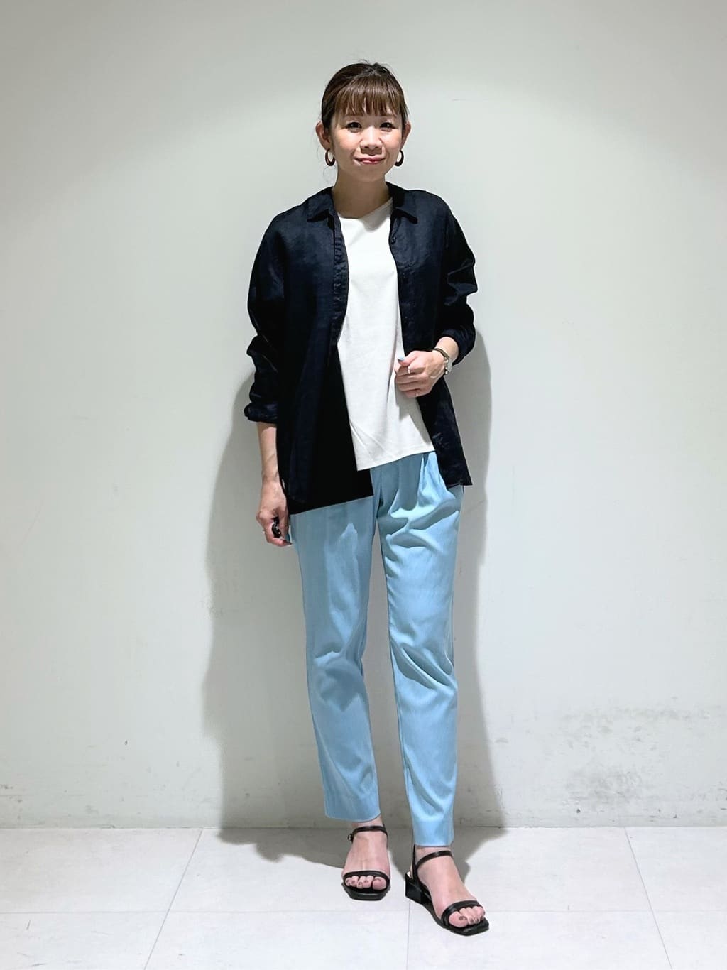 tsuyuさんの「INDIVI｜【洗える／汗ジミ防止】バイカラー＆アシメヘム Tシャツ」を使ったコーディネート
