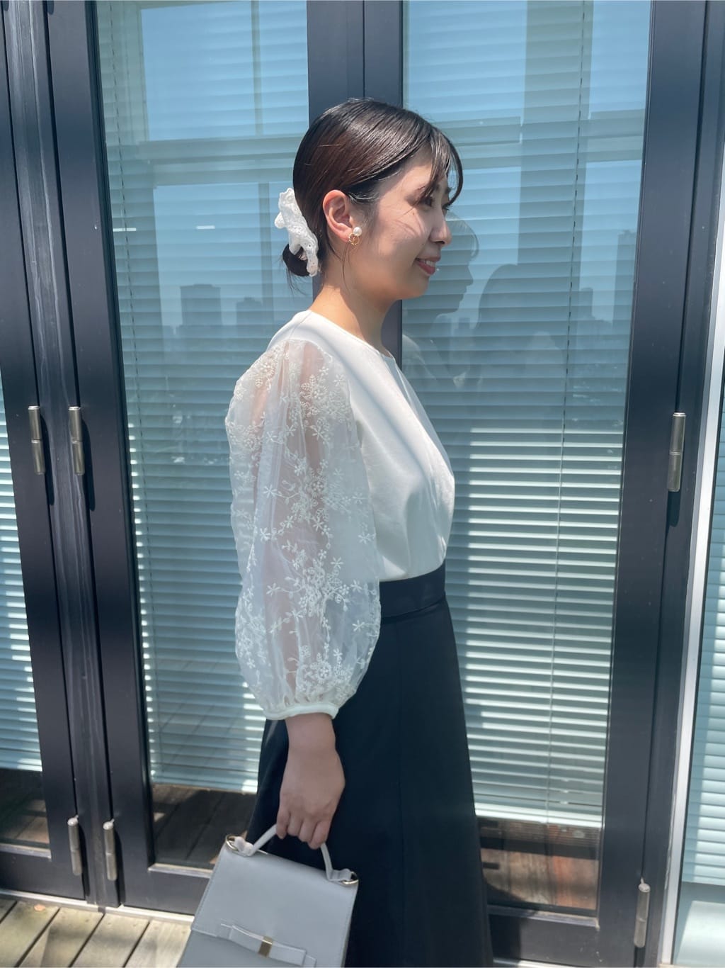 abeさんの「Couture brooch｜【接触冷感・UVカット・マシンウォッシャブル】袖レースドッキングカットソー」を使ったコーディネート