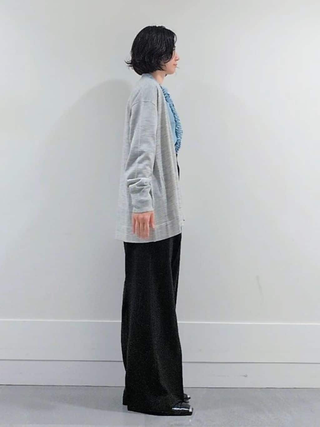 ミズタさんの「UNTITLED｜【アンサンブル可/洗える/ボタンなし】シルクウールカシミヤ 着流しカーディガン」を使ったコーディネート