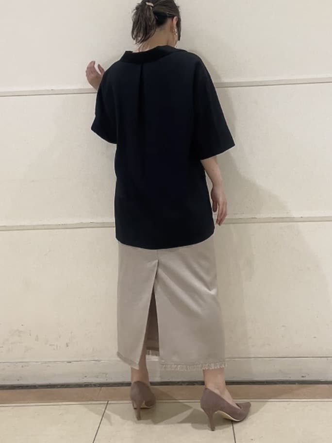 watanabeさんの「UNTITLED｜【UVカット/接触冷感/吸水速乾/ゆったり】V開きネックシャツ」を使ったコーディネート