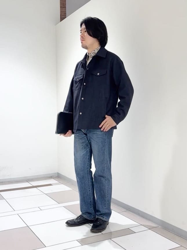 及川さんの「TAKEO KIKUCHI｜ストライプ小花 長袖シャツ」を使ったコーディネート