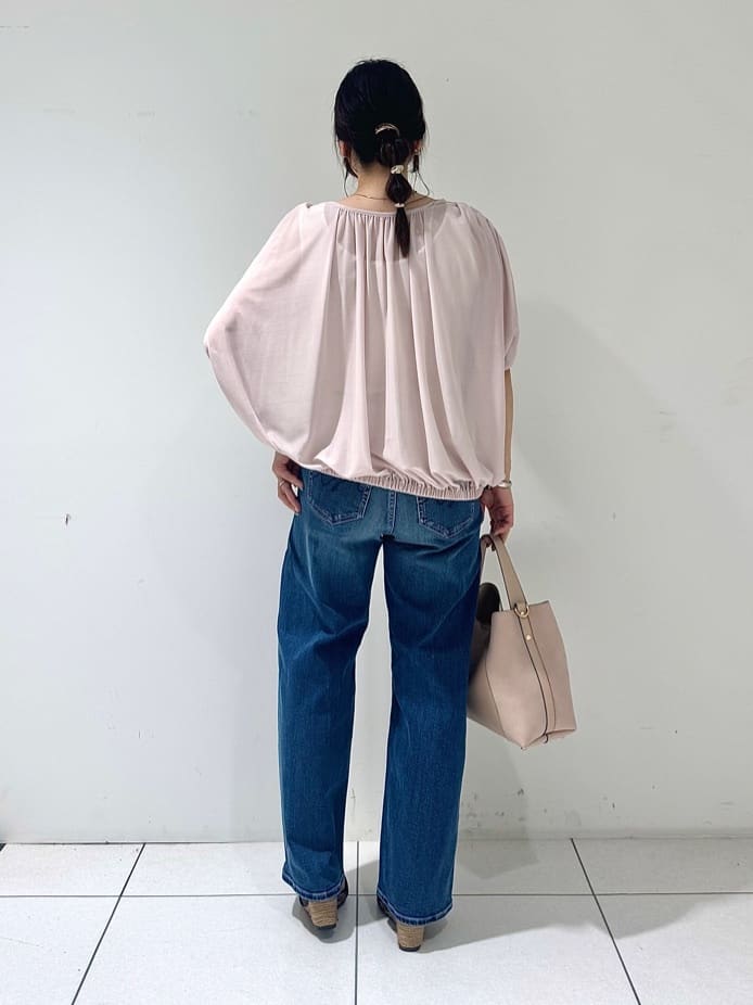 そんさんの「INDIVI｜【洗える／体型カバー】シャーリングシアートップス」を使ったコーディネート