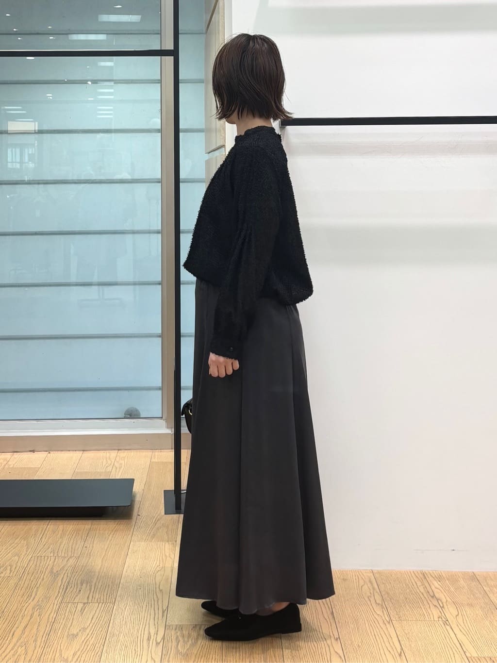 asamiさんの「INDIVI｜【UVケア／セットアップ可能】スエード調サテンスカート」を使ったコーディネート