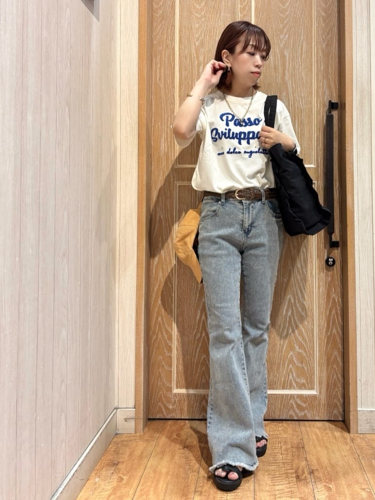 meiさんの「SHOO･LA･RUE｜【ひんやり/S-LL】サガラ刺繍ロゴTシャツ」を使ったコーディネート