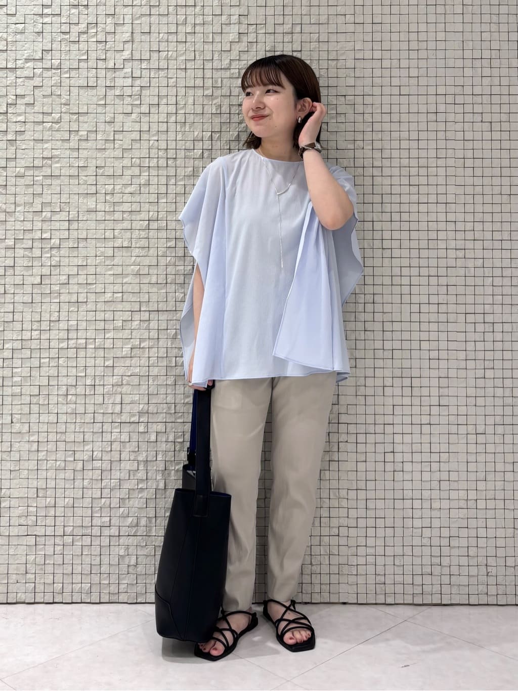 sakuさんの「INDIVI｜【体型カバー】スクエアブラウス」を使ったコーディネート