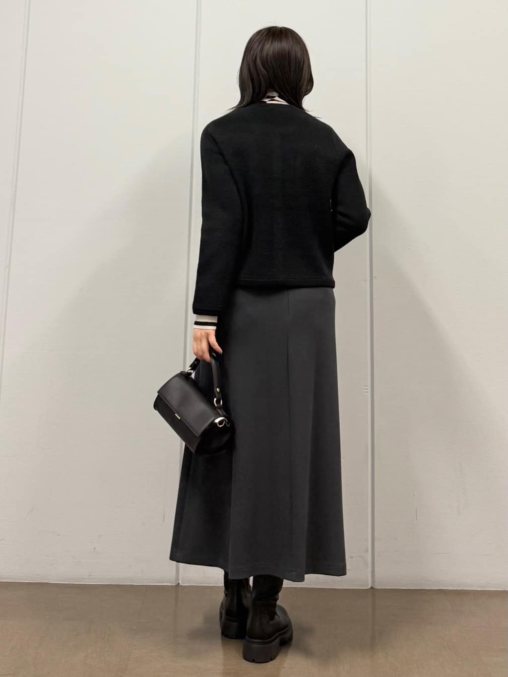 mizukiさんの「INDIVI｜【ミニブークレ素材】ジャケットライクカーディガン」を使ったコーディネート