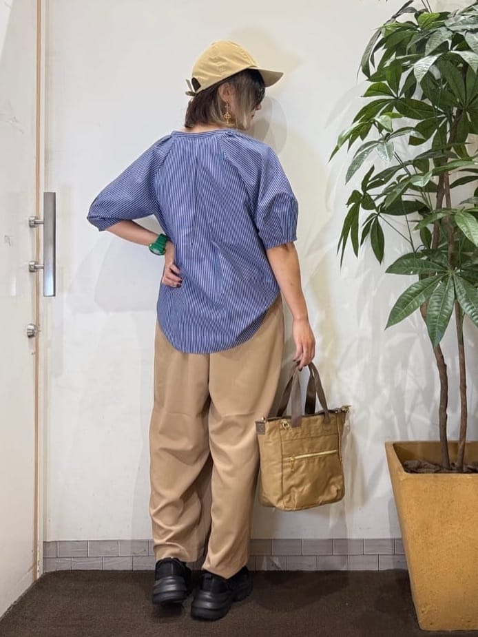 misakiさんの「SHOO･LA･RUE｜【S-LL/洗濯後しわになりにくい】ランタンスリーブで女性らしく 5分袖スキッパーブラウス」を使ったコーディネート