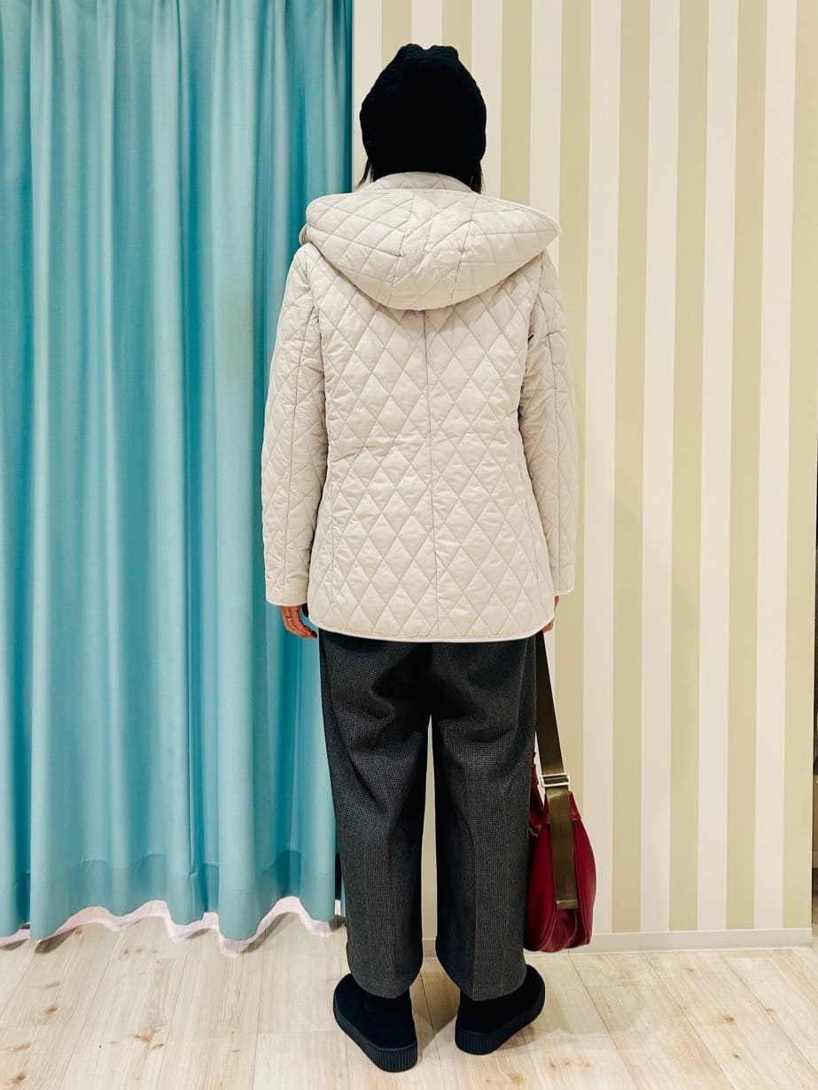 ふっきーさんの「SHOO･LA･RUE｜【洗濯機可/ちくちくしにくい】大人のための スウェットライク刺繍ロゴニット」を使ったコーディネート