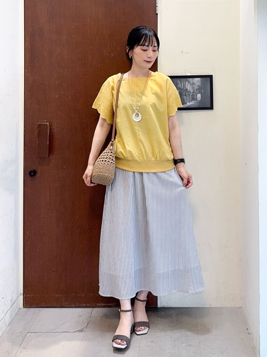 𝐇𝐢𝐫𝐨𝐦𝐢さんの「SHOO･LA･RUE｜スカラップ刺繍レースが目を惹く ドルマントップス」を使ったコーディネート