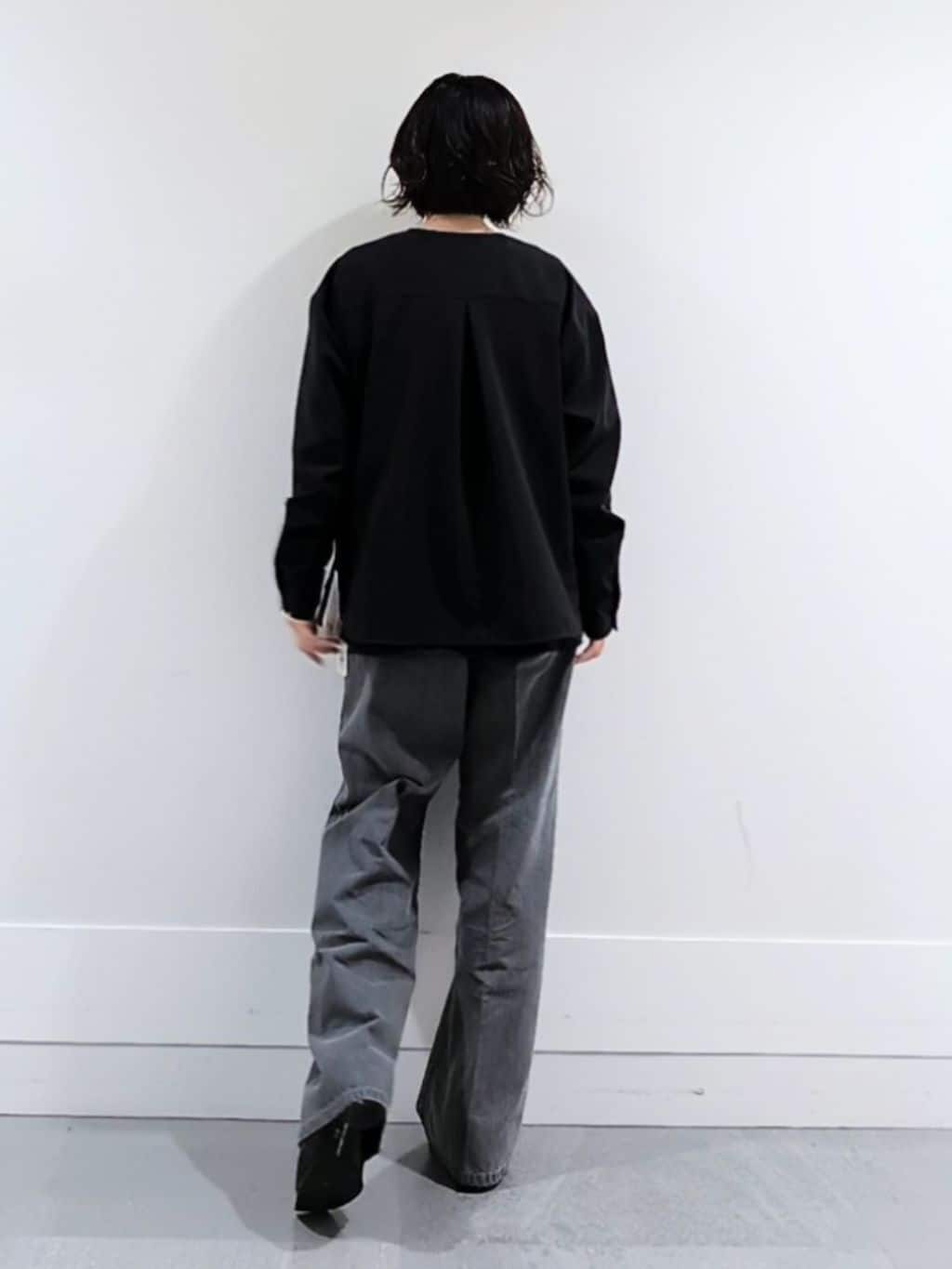 ミズタさんの「UNTITLED｜【秋も着られる/セットアップ可】リラククールシャツ」を使ったコーディネート