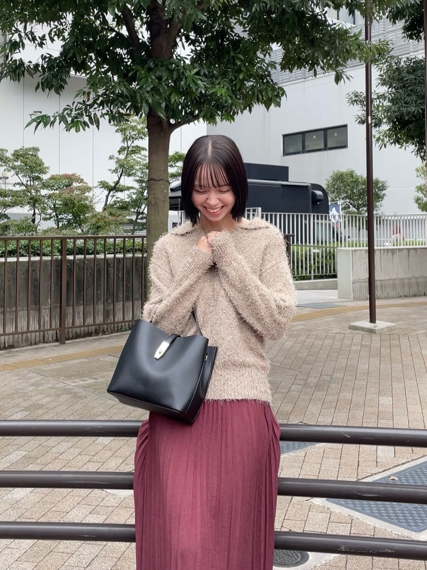 NATSUMIさんの「grove｜【最終お値下げ！！】ラメフェザーヤーン オープンカラーニット」を使ったコーディネート