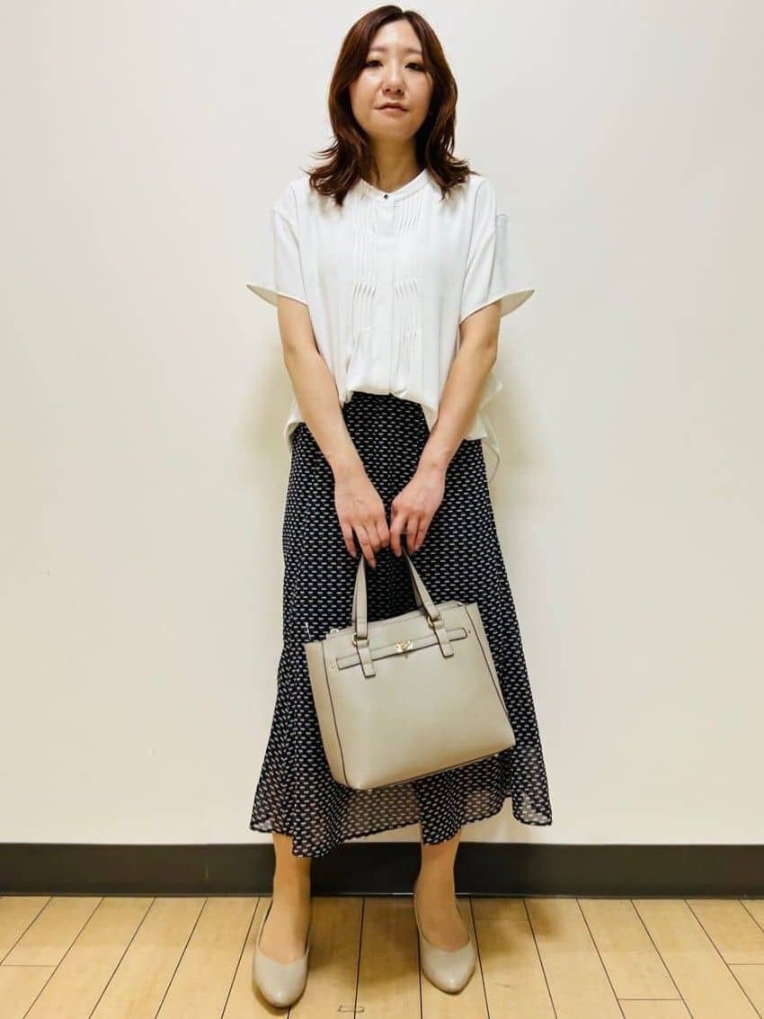 miiiさんの「Reflect｜【インナーに◎／すっきり見え！長め丈】タックデティールブラウス」を使ったコーディネート