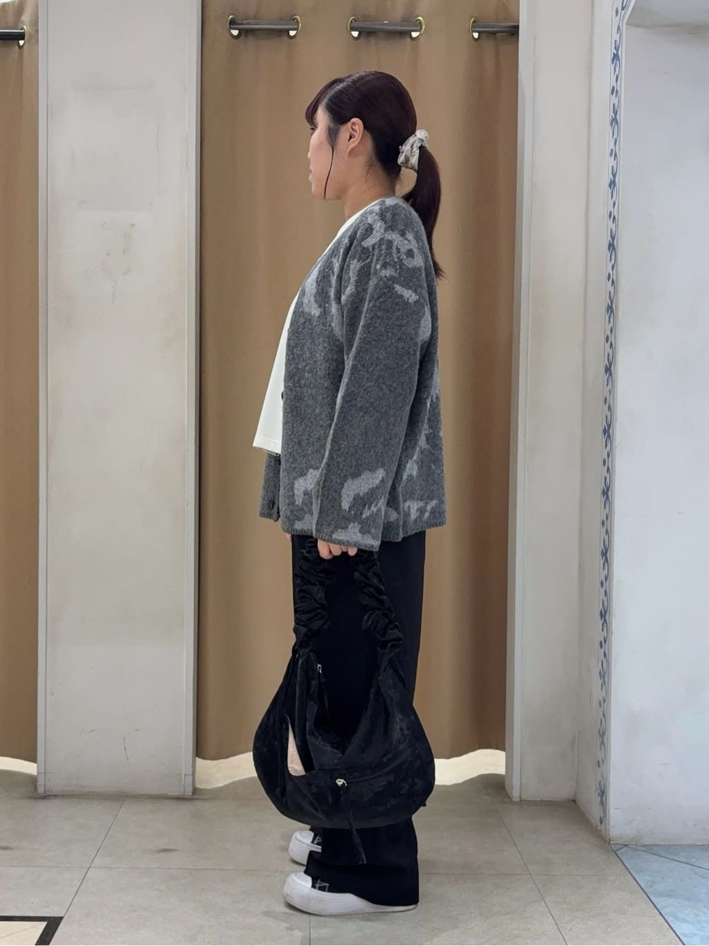 SO(R)Aさんの「SHOO･LA･RUE｜羽織るだけでスタイリングの主役に 起毛柄カーディガン」を使ったコーディネート