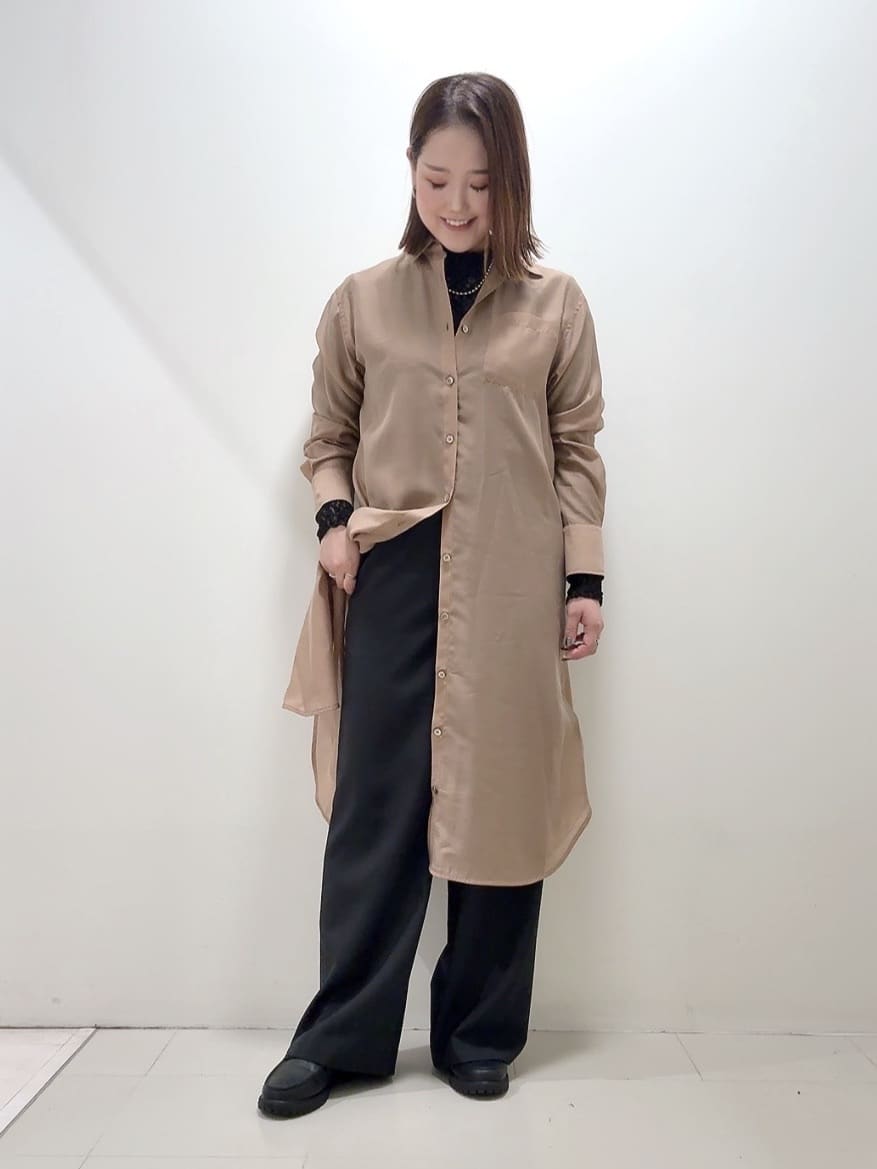 YUIさんの「UNTITLED｜【ニットと重ね着に/前開きボタン】シアーロングシャツ」を使ったコーディネート
