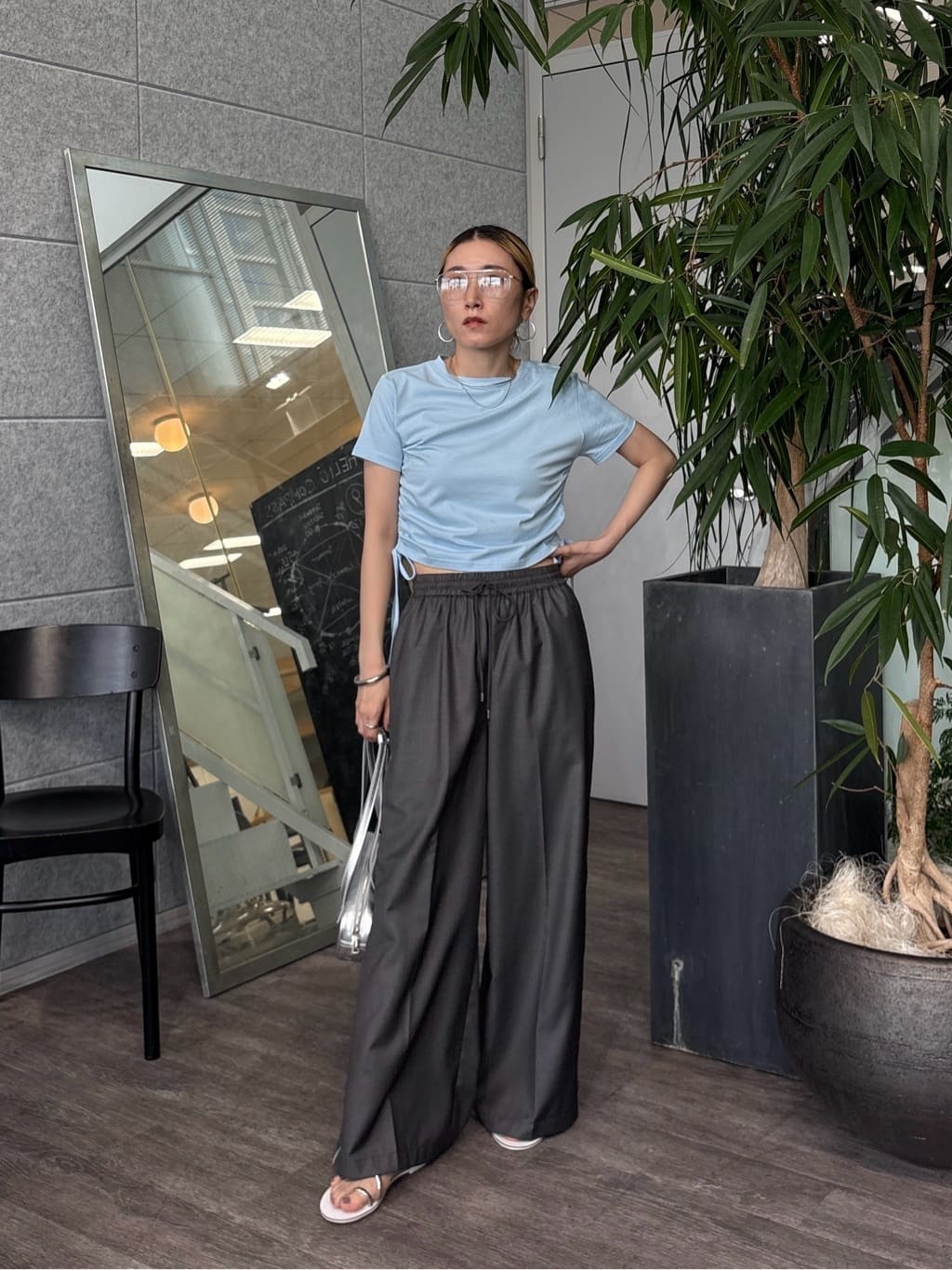 kotakiさんの「INDIVI｜【セットアップ可能】サキソニーサイドラインパンツ」を使ったコーディネート