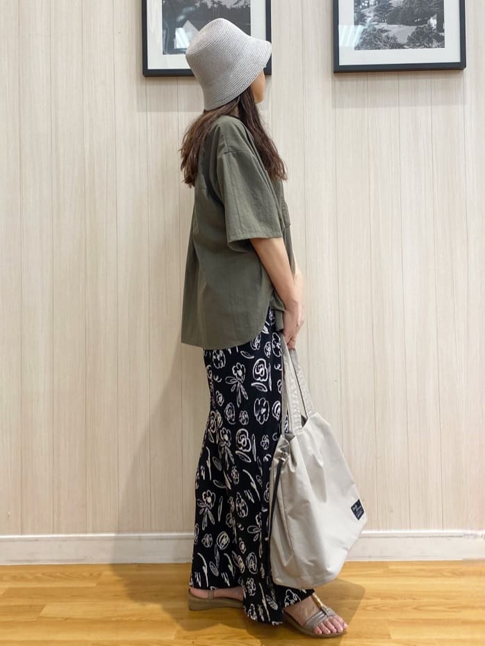 natsuさんの「SHOO･LA･RUE｜【洗濯機可/柄が選べる】さらさら楽ちん プリーツ ワイドパンツ」を使ったコーディネート