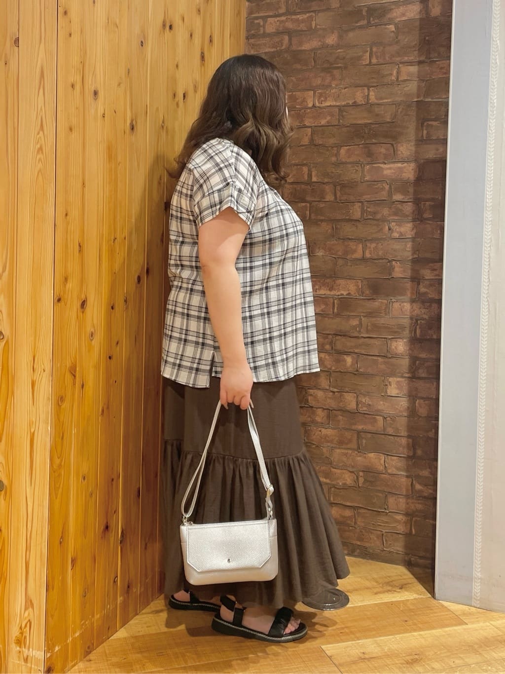 Risaさんの「SHOO･LA･RUE｜【S-LL】きれいに体型カバー さらシャリコットン スキッパーシャツ」を使ったコーディネート