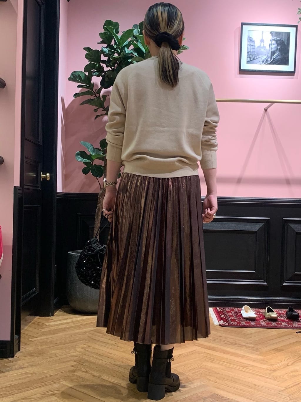 SAKAIさんの「DRESSTERIOR｜◆【洗える/ストレッチ性/オンオフ】箔プリントプリーツスカート」を使ったコーディネート
