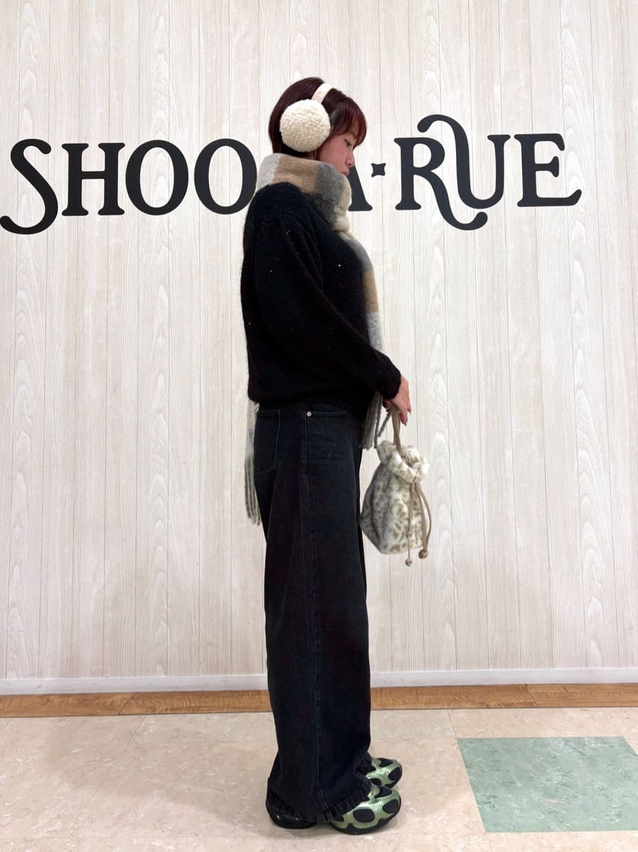ねぎまさんの「SHOO･LA･RUE｜【洗濯機可/S-LL】上品にキラリと華やぐ スパンコールニット」を使ったコーディネート