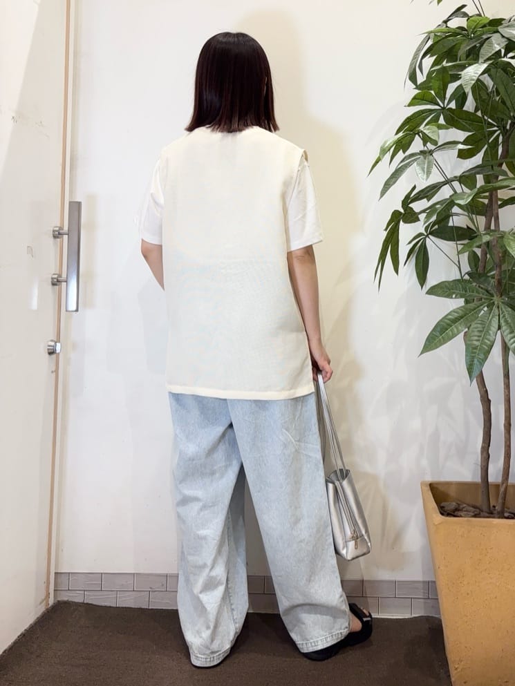 宗形さんの「SHOO･LA･RUE｜【S-LL】夏のレイヤードコーデに さらりと着られるメッシュジレ」を使ったコーディネート