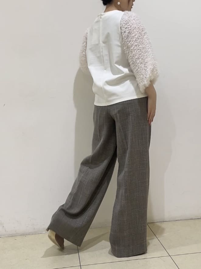 watanabeさんの「UNTITLED｜【丸首/Tシャツ風/短丈】シャギースリーブ ポンチカットソー」を使ったコーディネート