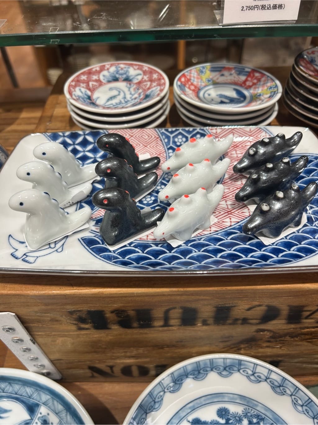 しーさんの「212 KITCHEN STORE｜江戸っ子恐竜 白&times;青 ティラノザウルス 箸置」を使ったコーディネート