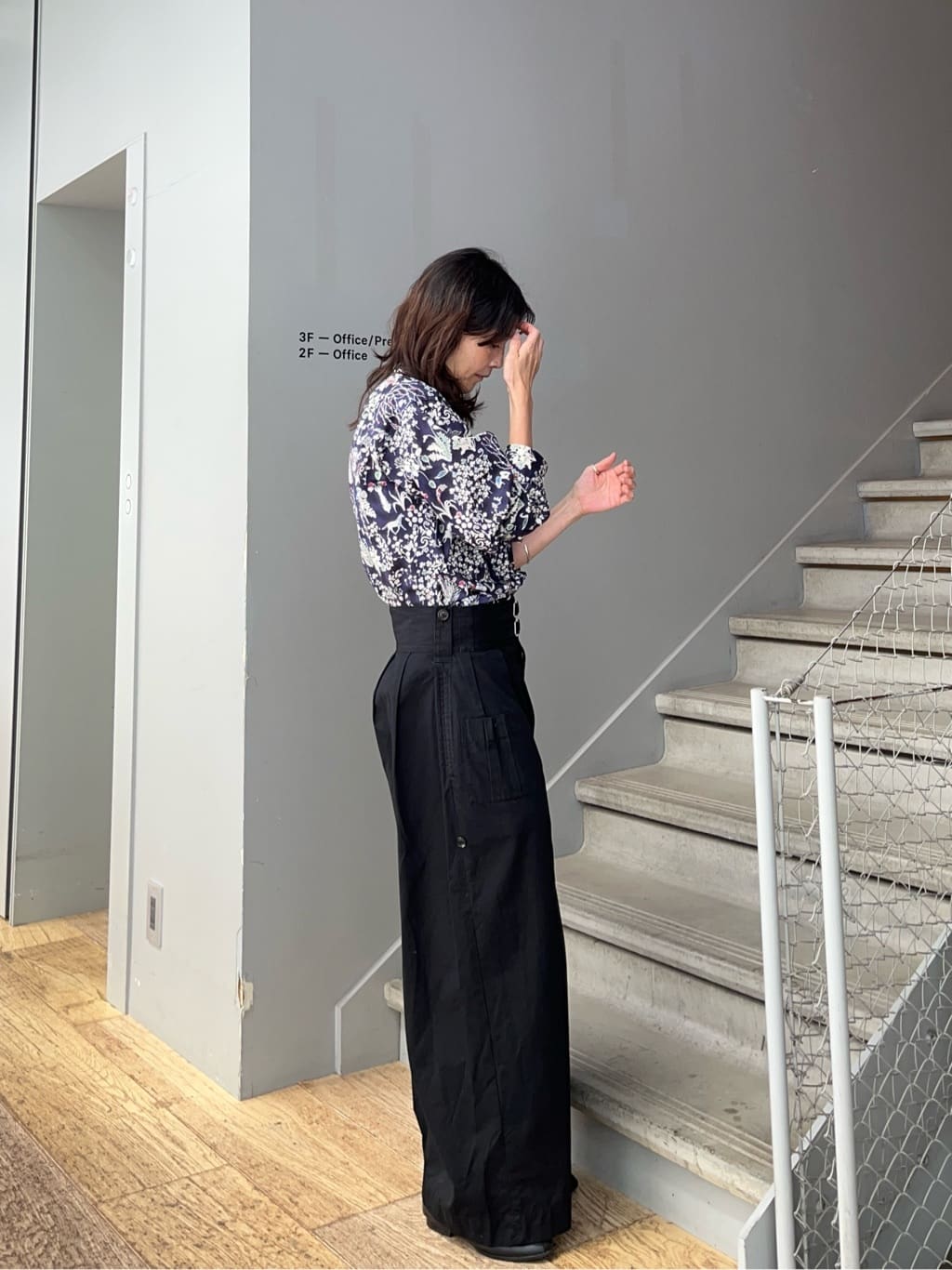神野（jinno）さんの「TAKEO KIKUCHI｜真鍮製アソートバングル ー 洗練された大人のアクセント」を使ったコーディネート