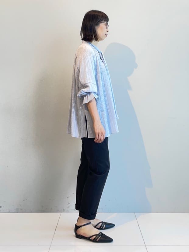 murayamaさんの「INDIVI｜【洗える／シャーリング素材】ボリューム袖エアリーブラウス」を使ったコーディネート