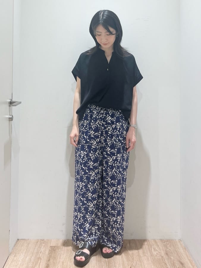 momokoさんの「OPAQUE.CLIP｜《7色展開／SS-LLサイズ》ストレッチスキッパーブラウス／セットアップ対応【洗濯機洗い可／防シワ】」を使ったコーディネート