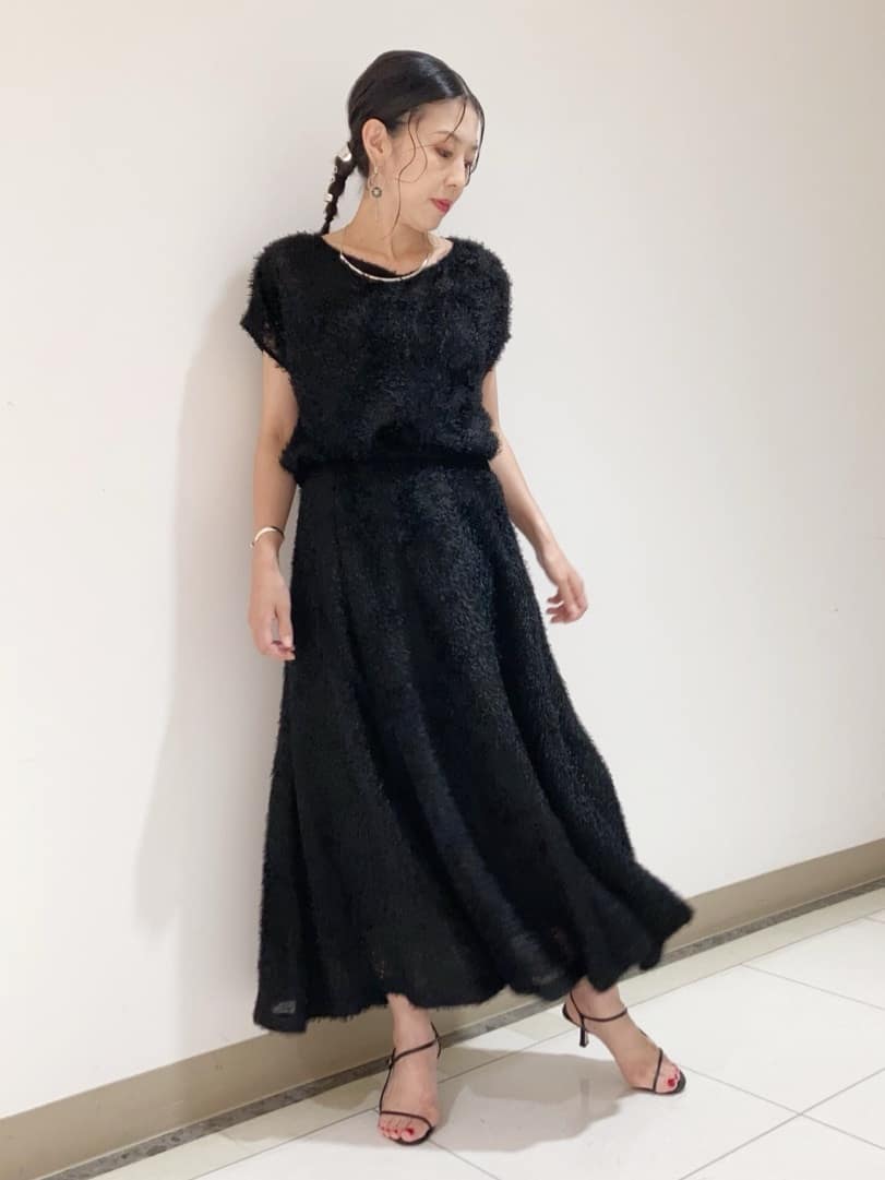 環さんの「UNTITLED｜【セットアップ可/洗える】フェザーフレンチスリーブブラウス」を使ったコーディネート