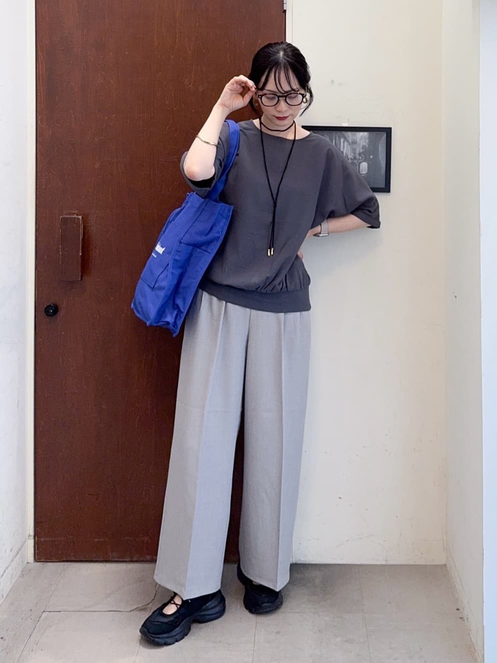 𝐇𝐢𝐫𝐨𝐦𝐢さんの「SHOO･LA･RUE｜【洗濯後しわになりにくい】さらっとタッチの 5分袖ドルマンブラウス」を使ったコーディネート