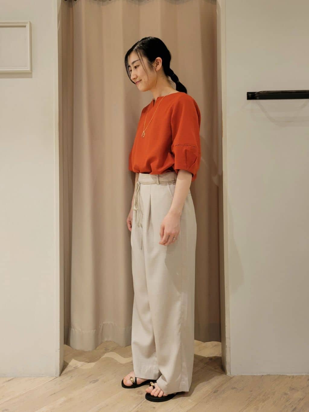 いそさんの「grove｜ロープベルトで差がつく 洗練リラックスパンツ」を使ったコーディネート
