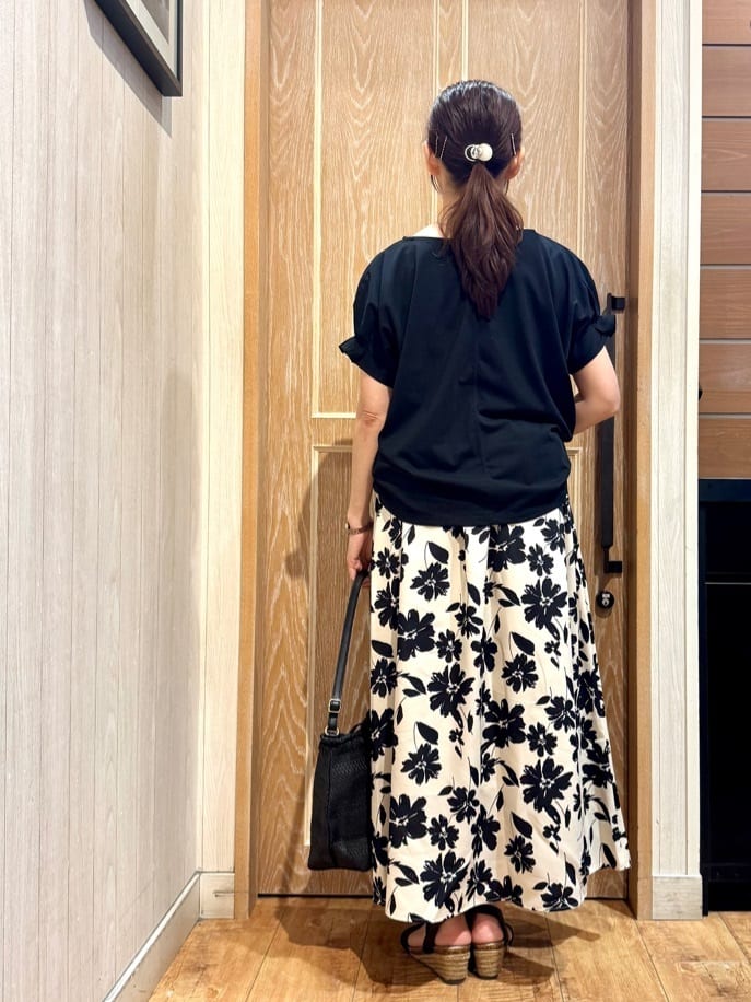KAORIさんの「SHOO･LA･RUE｜【S-LL/UV/プチプラ】お袖タックで好印象 デザインTシャツ」を使ったコーディネート