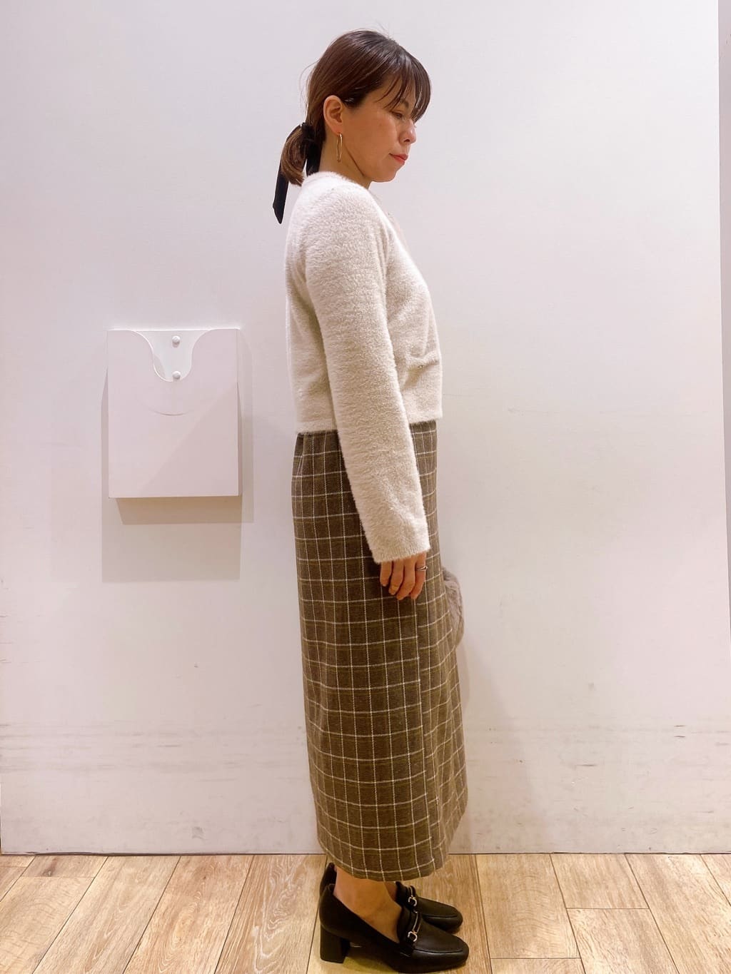 YUKOさんの「index｜フェザーヤーンフラワーボタンカーディガン【洗濯機OK】」を使ったコーディネート
