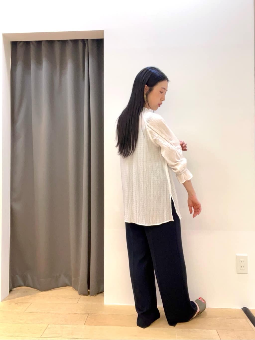 yukoさんの「INDIVI｜【洗える／シャーリング素材】ボリューム袖エアリーブラウス」を使ったコーディネート