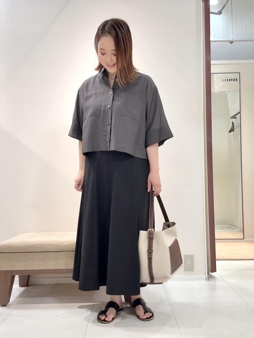 YUIさんの「UNTITLED｜【前開き/洗える】ショート丈シアーシャツ」を使ったコーディネート