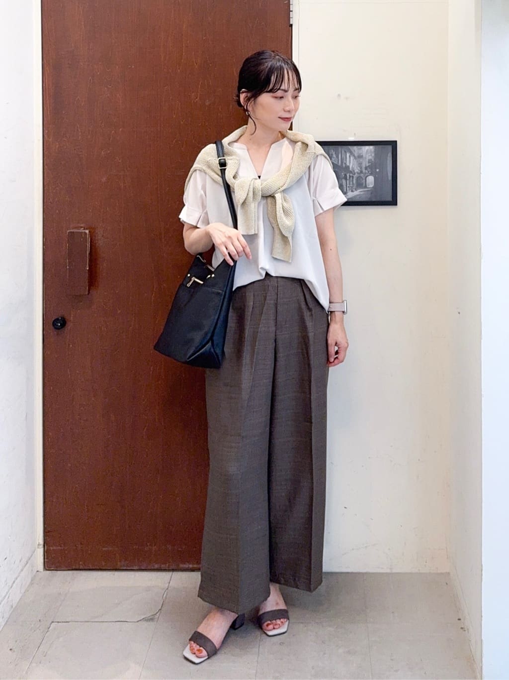 𝐇𝐢𝐫𝐨𝐦𝐢さんの「SHOO･LA･RUE｜キラッと光るラメとスパンコールが印象的 メッシュカーディガン」を使ったコーディネート