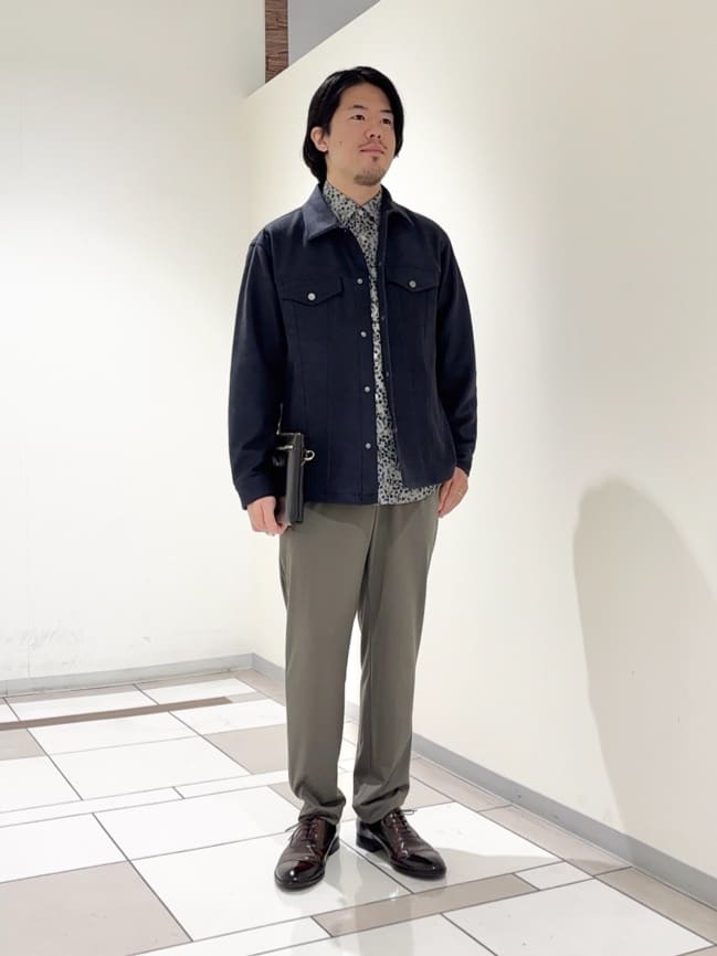 及川さんの「TAKEO KIKUCHI｜ストライプ小花 長袖シャツ」を使ったコーディネート