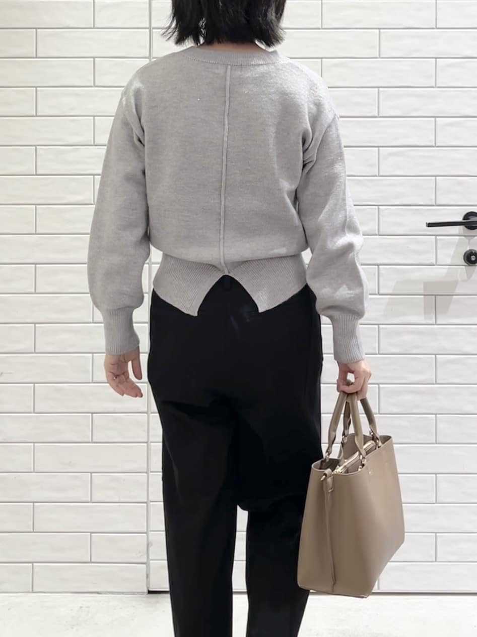 しおりさんの「OPAQUE.CLIP｜Vネックラメニット【洗濯機OK】」を使ったコーディネート