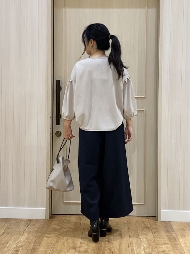 ERIさんの「SHOO･LA･RUE｜ウエストまわりをすっきり魅せる デザインガウチョパンツ」を使ったコーディネート